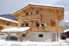 Newly built ski chalet located a 15 minute walk from Morzine