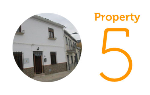 Property 5: Three-bedroom townhouse in Castillo de Lucobin